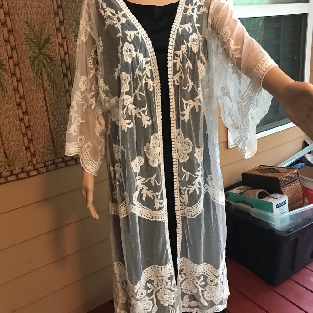 Lace Cover-up - Picture 6 of 7